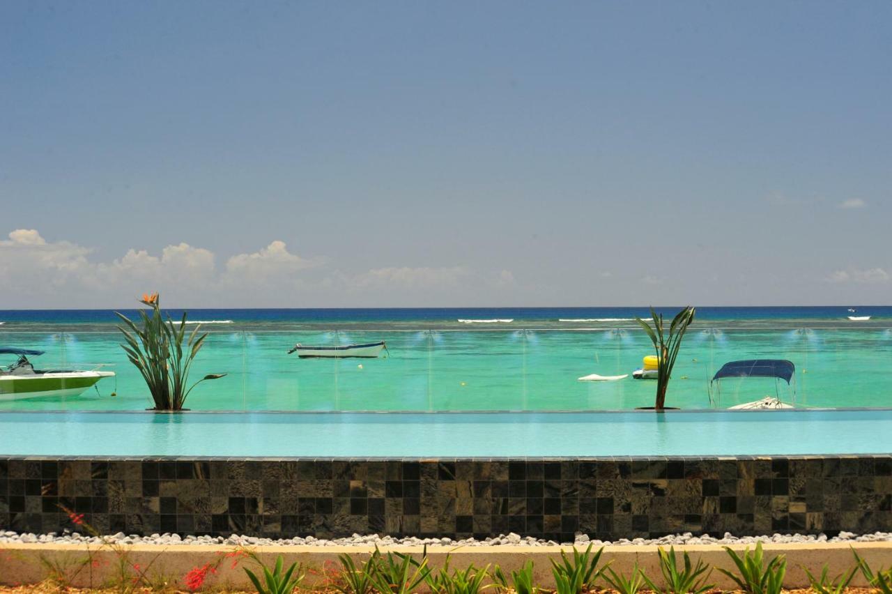 Obiches Luxury Beachfront Apartment Trou-Aux-Biches 外观 照片