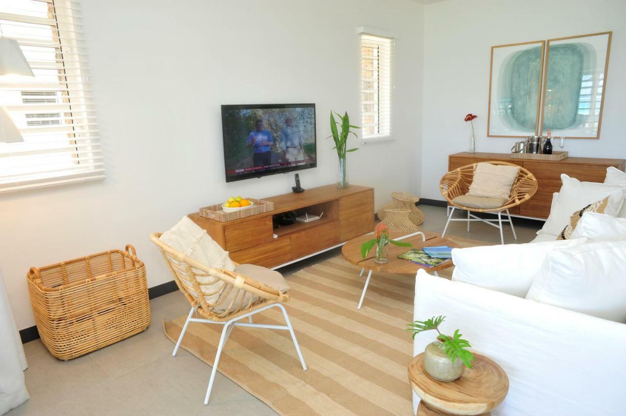 Obiches Luxury Beachfront Apartment Trou-Aux-Biches 外观 照片