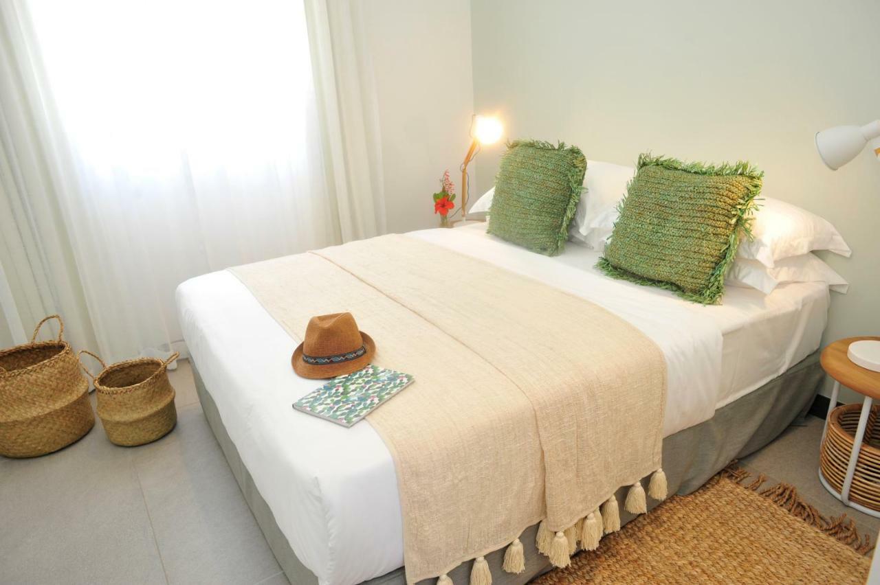 Obiches Luxury Beachfront Apartment Trou-Aux-Biches 外观 照片